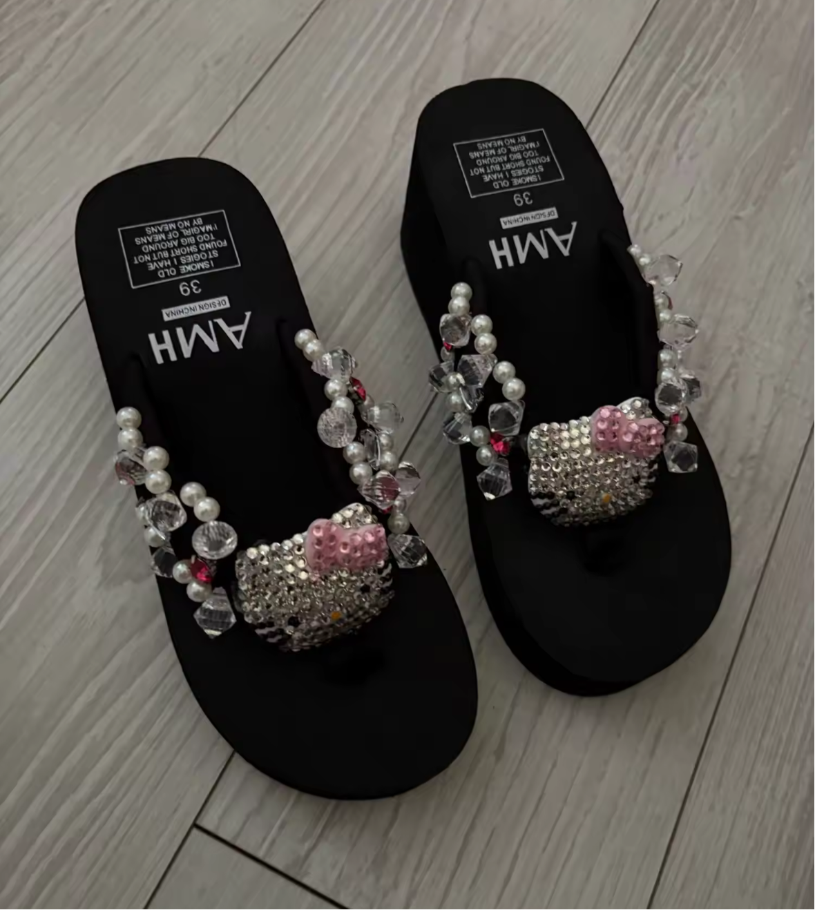 Hello Kitty Junk Sandals